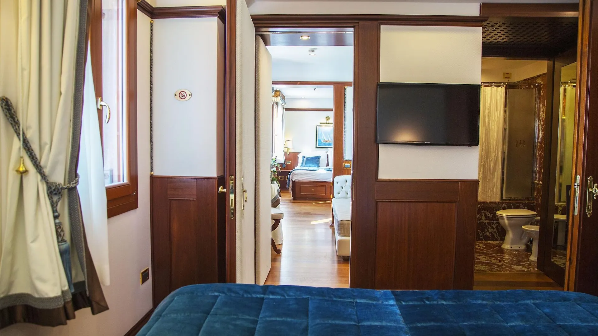 Hotel Bucintoro Венеция 4*,